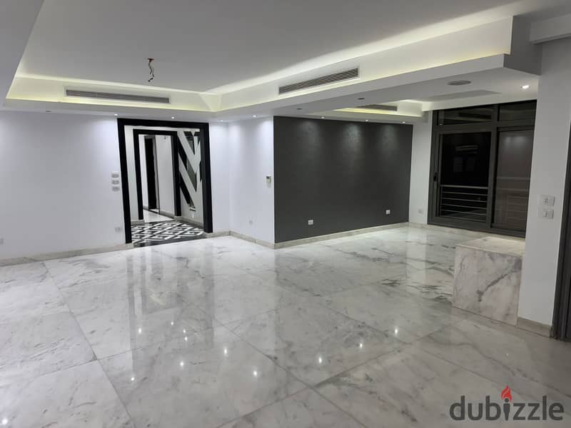 شقه للبيع في تاج سلطان استلام فوري 179 متر 3غرف منهم واحده ماستر و3حمام 0