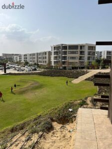 شقه للبيع فس تاج سلطان مساحه 200متر بتقسيمه 3 غرف و 3حمام برايم لوكيشن 12,000,000 ج.م