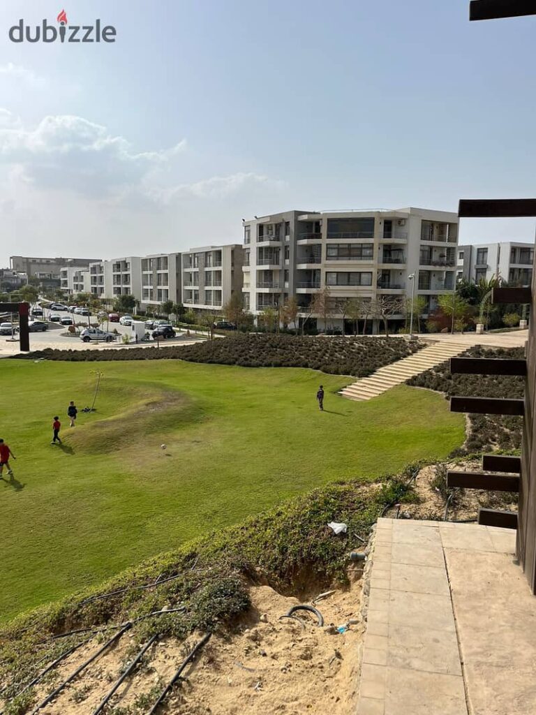 شقه للبيع فس تاج سلطان مساحه 200متر بتقسيمه 3 غرف و 3حمام برايم لوكيشن 0