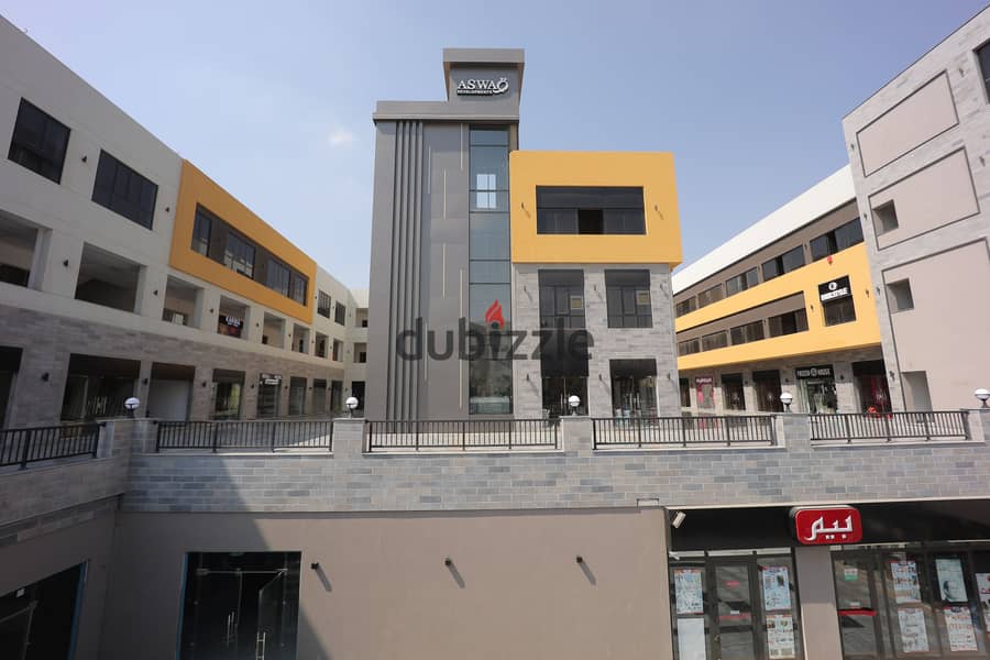 محل واجهة للبيع في مول ميركادو 0