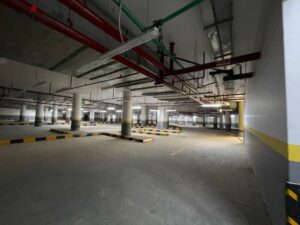 محل للايجار مجهز بالتكييفات 66 متر يصلح للانتيكات في الشيخ زايد امام مزار مول مباشرة 33,000 ج.م