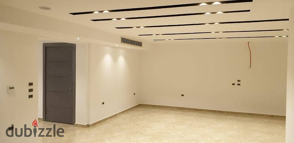 للبيع في تاج سلطان شقه لقطه 175 متر ارضي بجاردن 82متر  بتقسيمه مميزه 3غرف منهم واحده ماستر و 3حمام استلام فوري متشطبه بالمطبخ والتكيفات 0