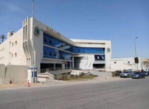 عيادة طبية جاهزة ومفروشة بالكامل للإيجار في مول الجنتري – موقع حيوي 35,000 ج.م