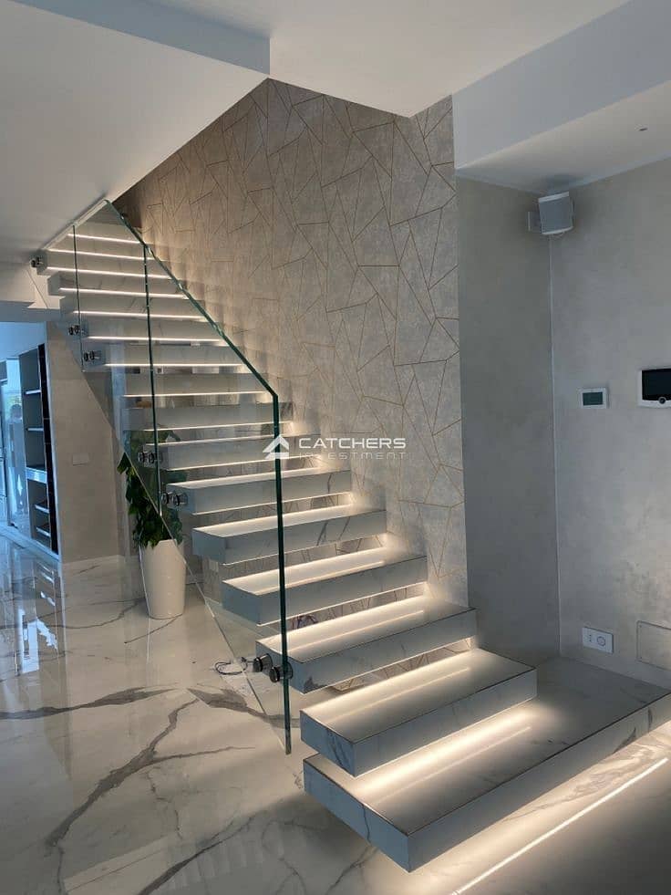 استلام فوري {جاهز للمعاينة} | بكمبوند كريك تاون + اقساط 10 سنوات | لوكيشن مميز للكمبوند علي طريق السويس بالقرب من مطار القاهرة الدولي 0