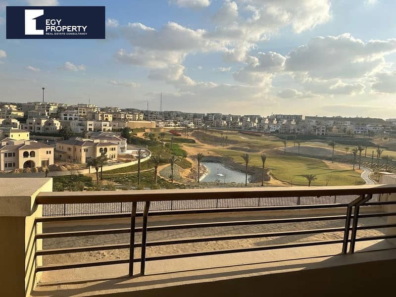 فيلا للبيع مع بنتهاوس توين هاوس جاهزة  في أب تاون كايرو المقطم القاهرة الجديدة 0