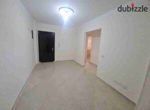 ستوديو ٦٥م ارضي بدون حديقه موقع متميز تشطيب شركه 10,000 ج.م