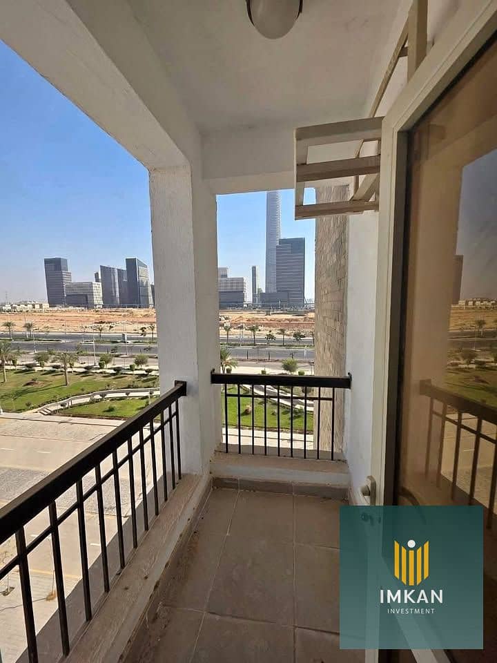 مكتب متشطب للبيع في تاج تاور العاصمه الاداريه فيو مباشر علي البرج الايقوني قريب من مسجد الفتح وحي المستثمرين وبالتقسيط علي 10 سنه 0