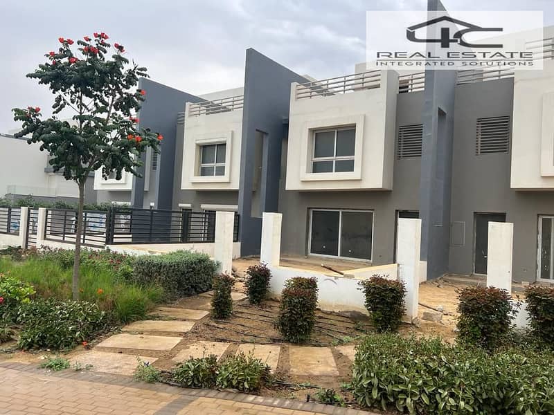 للبيع تاون هاوس مودرن استلام فوري 208م فيو لاند سكيب باقل مقدم و بالتقسيط في كمبوند هايد بارك التجمع الخامس القاهرةhyde park ne الجديدة 0