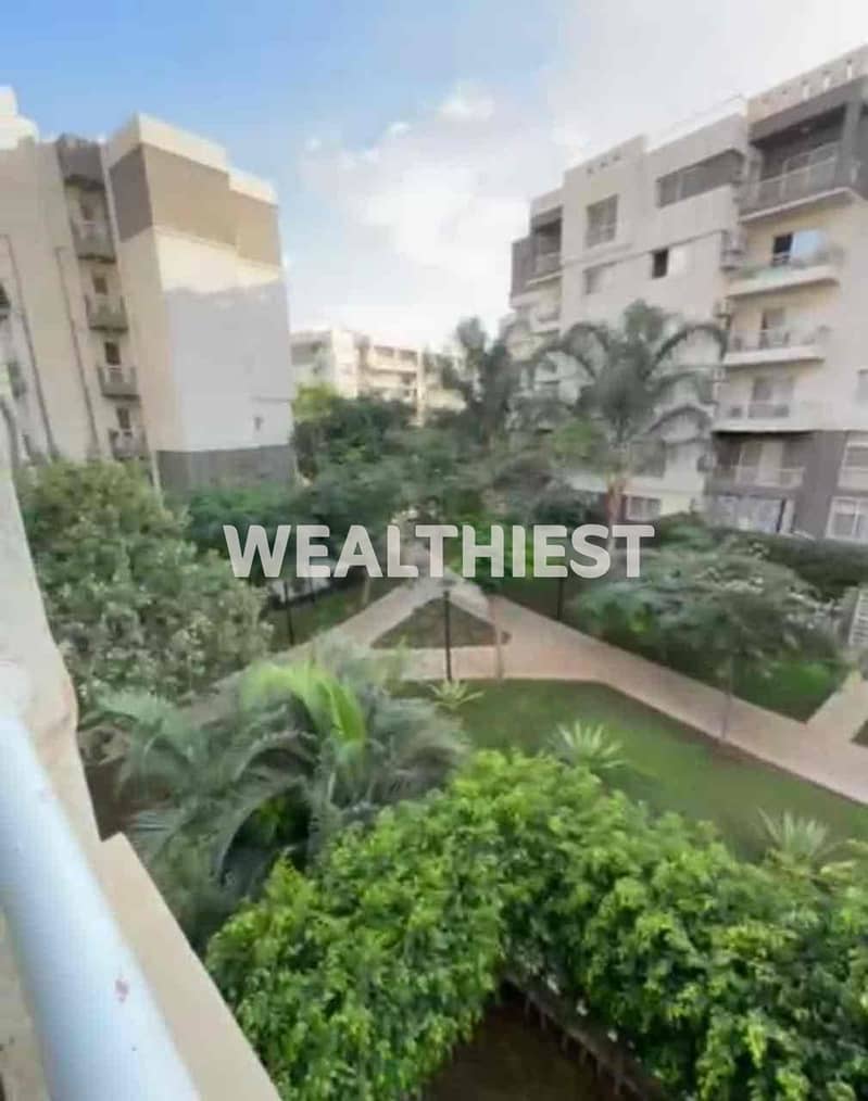 للبيع شقة كاش يسعر مميز  في ارقى مراحل  مدينتي – B10    المساحة: 78 م²   عدد الغرف: غرفة نوم واحدة كبيرة (كانت غرفتين مفتوحتين على بعض ويمكن قفلها بسهولة) – مثالية للعائلة الصغيرة أو الاستثمار  عدد الحمامات: 1    تشطيبات خاصة ممتازة جدًا    Garden view 0