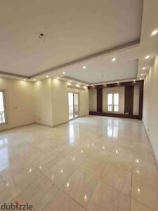 80,000 ج.م شقة للايجار اداري للشركات في فيلا علي محور رئيسي في التجمع الخامس مساحة ٢٣٠ متر