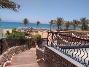 شاليه متشطب ومفروش بفيو خرافي للبيع بالتقسيط بخصم 15% وتقسيط على 7 سنين في العين السخنة قرية بيلا رومانس 6,165,000 ج.م