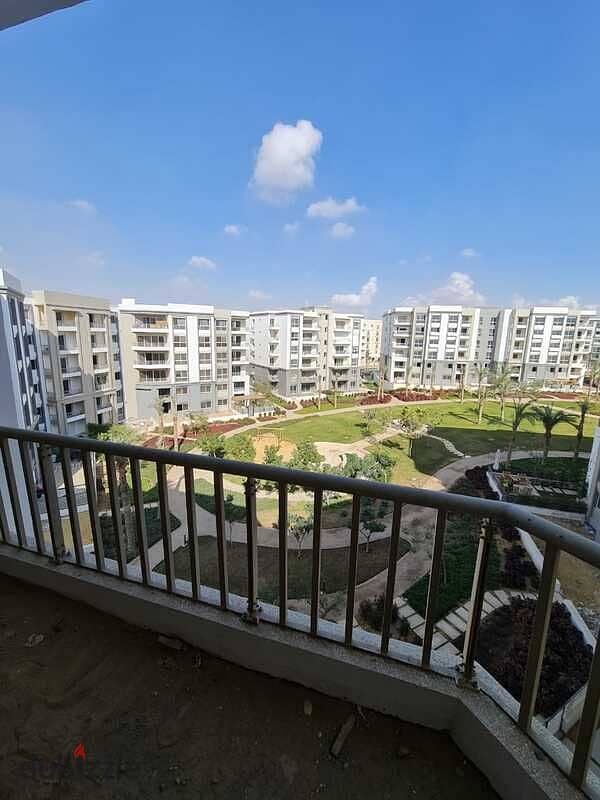 شقة مميزة بإطلالة مباشرة على اللاندسكيب في هايد بارك 0