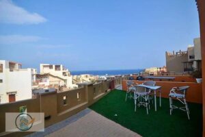 شقة مفروشة للإيجار طويل الأمد في أزورا سهل حشيش | إطلالة بحرية، 65 م² + 70 م² تراس 33,343 ج.م