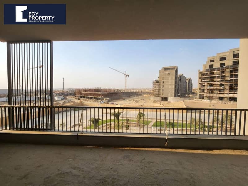 شقه للبيع في المراكز  ديستركت 5 التجمع الخامس باقل سعر استلام فوري 0