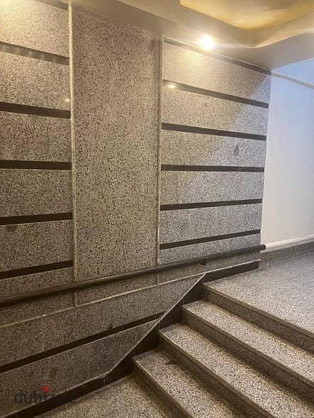 كود 1767 شقة للبيع جانبى شارع الحلو موقع مميز جدا 0