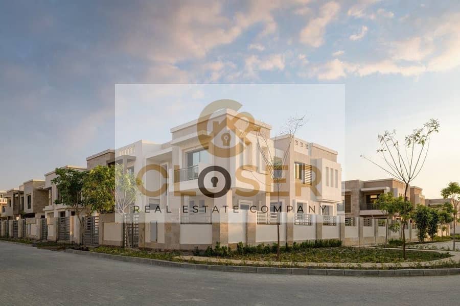 فيلا للبيع بخصم 50% تسهيلات ع12 سنه موقع استراتيجي امام المطار 0