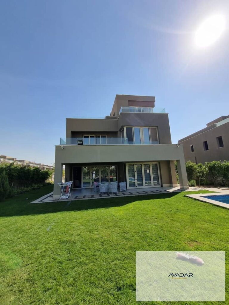 فيلا مستقلة للبيع بحمام سباحة متشطبة و مفروشة فى بالم هيلز 0