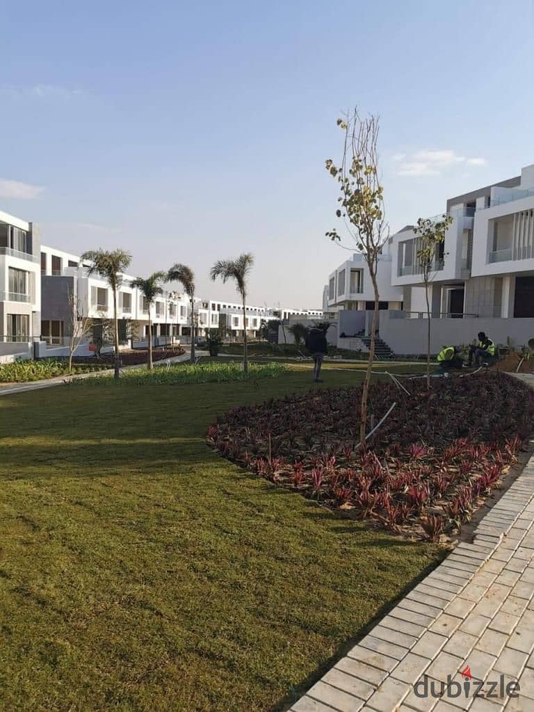 للبيع  فيلا مستقله فيو الاهرامات مباني 490م ارض 346م  جولز انرشيا Joulz في ٦ أكتوبر فيو مفتوح مميز على لاند سكيب بالقرب من الشيخ زايد و بالم هيلز و ني 0