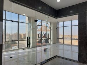 75,000 ج.م كتب إداري واسع للإيجار بمساحة 150 متر داخل مول إداري راقٍ بالتجمع الخامس، يوفّر بيئة عمل احترافية متكاملة مع جراج سيارات وأمن وحراسة على مدار الساعة،