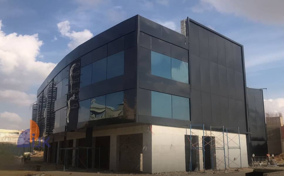 محل تجارى للبيع استلام فورى دور أرضى واجهه فى الحى الرابع فيلات مدينه الشروق Al Shorouk City 0