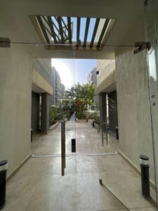 8,200,000 ج.م للبيع شقه ارضي بجاردن في تاج سيتي مساحه146+88جاردن تقسيمه 3غرف و 2حمام دابل فيو استلام فوري