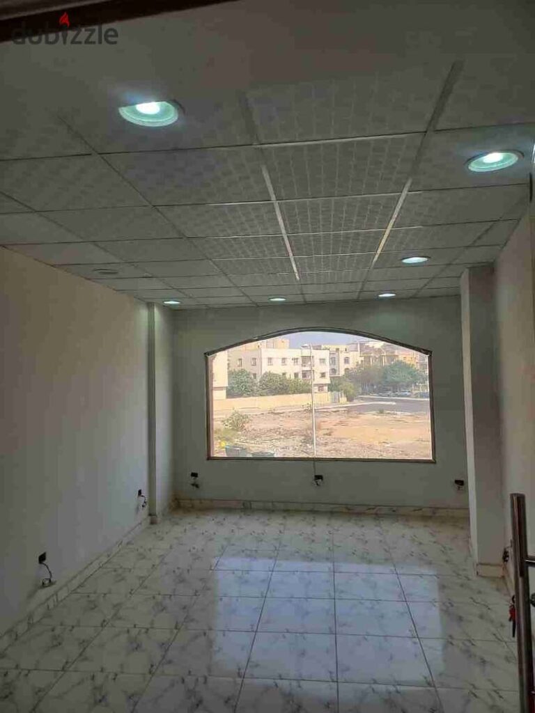محل للإيجار – الحي العاشر، الشيخ زايد 0