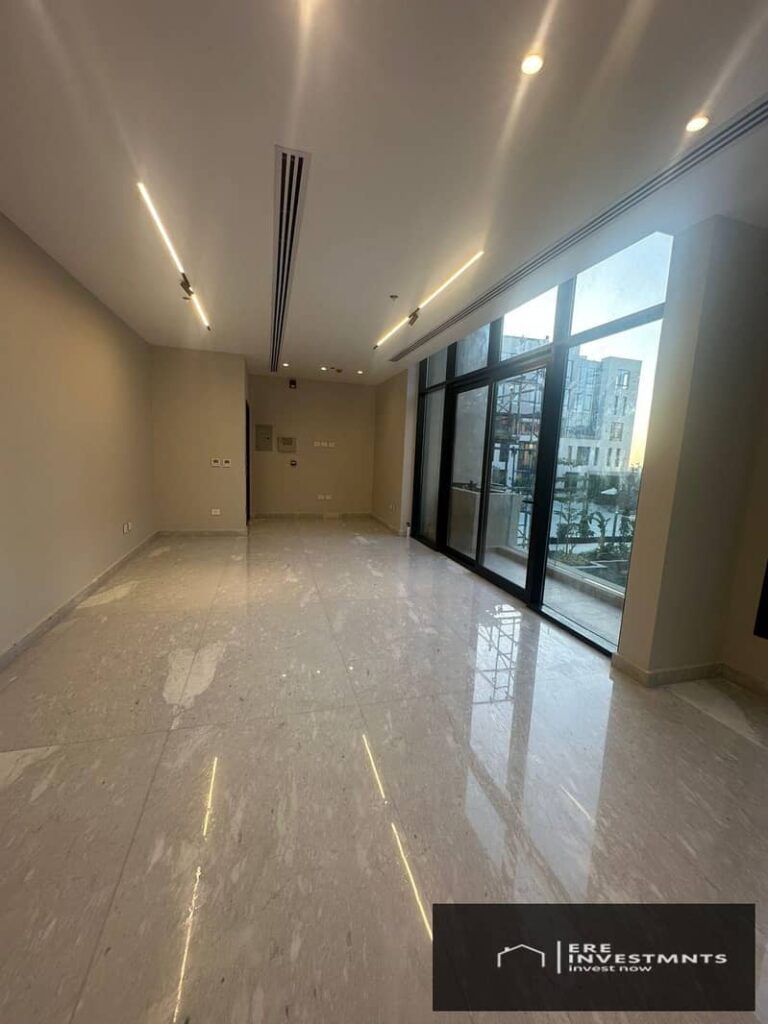 باقل من سعر السوق مكتب اداري للايجار متشطب بالكامل جاهزه للاستلام في أميز موقع في ديستريكت 5 التجمع الخامس في قلب القاهرة الجديده 0