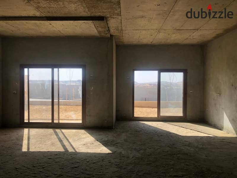 اقل سعر في الماركت استند الون للبيع في سيتي جيت لوكيشن مميز جاهزه الاستلام في القاهره الجديده التجمع الخامس مساحه  325 متر 0