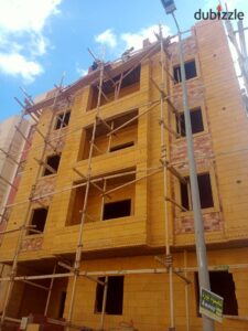 شقة 125 متر بالدور الأول في الأندلس، نصف تشطيب، جاهزه للاستلام فوري بالعدادات والأسانسير. 2,200,000 ج.م