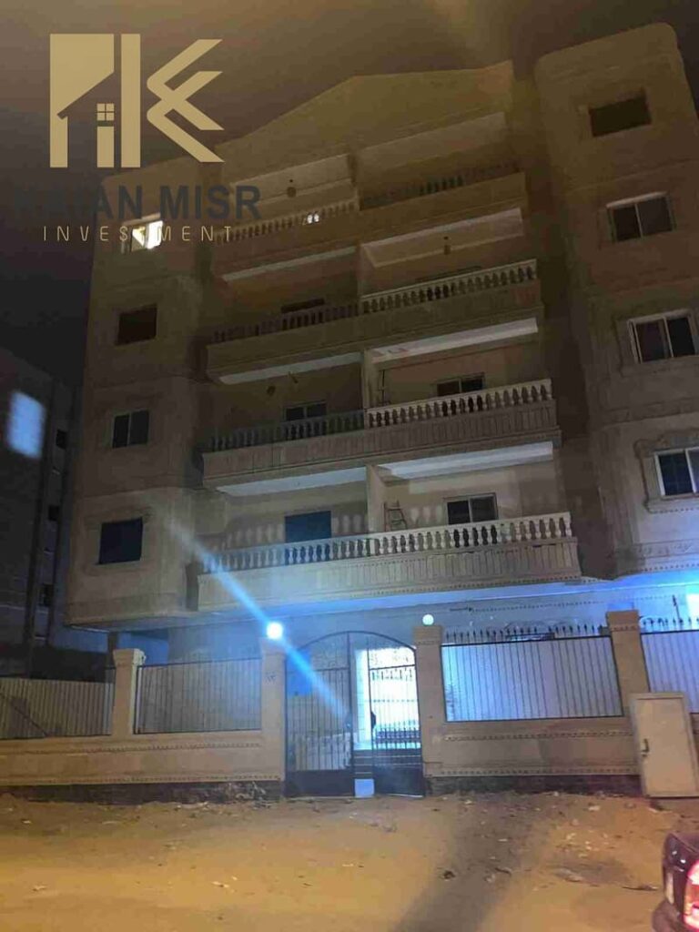 شقة 125م دول أول للبيع في المنطقة الثالثة في الشروق 0