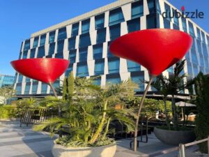 80,000 ج.م مكتب للايجار ٦٥م فى بارك ستريت الشيخ زايد بجوار كابيتال و اركان و امام تريفيوم تاني نمره من محور ٢٦ يوليو و بالقرب كم اركان و هايبر وان و القرية الذك