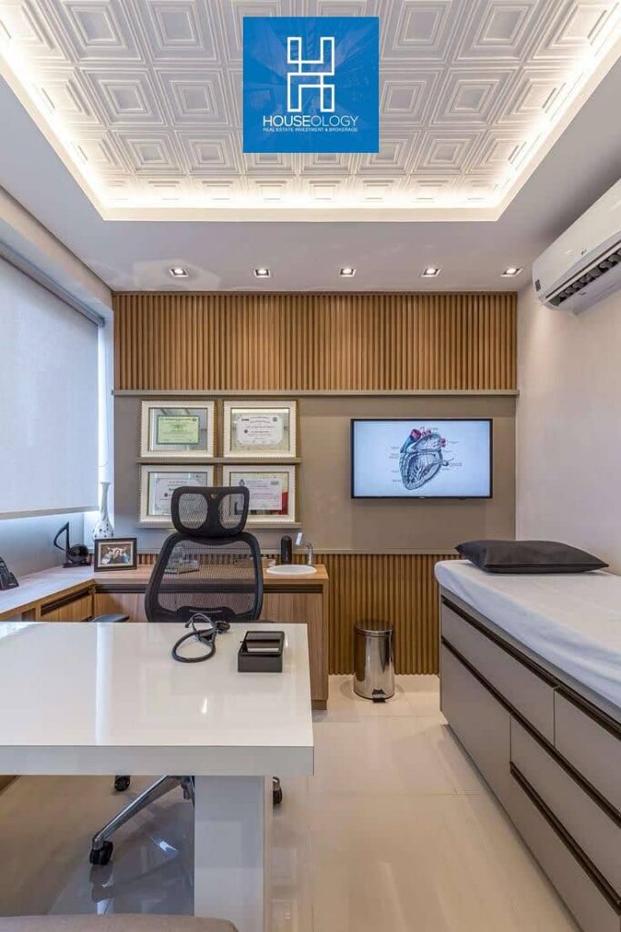 استلام فوري بمقدم 250 الف فقط وهتقسط الباقي علي 12 سنة عيادة 50م للبيع بفيو البرج الايقوني في كمبوند ساكن وعايش باعلي ترافيك مضمون 0