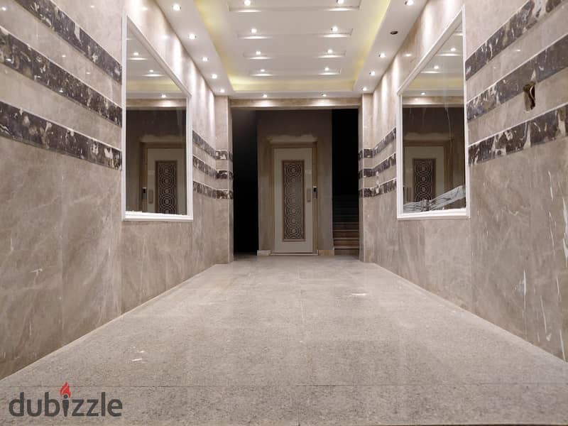 شقة دور ثالث للبيع الحي الثامن بجوار مدرسة wise الشيخ زايد 190 متر اسانسير لحد باب الشقة 0