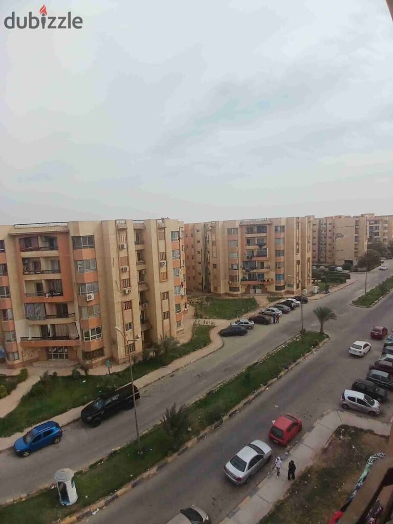 شقه للايجار بكمبوند الفردوس امام دريم لاند ٩٦م موقع مميز 0