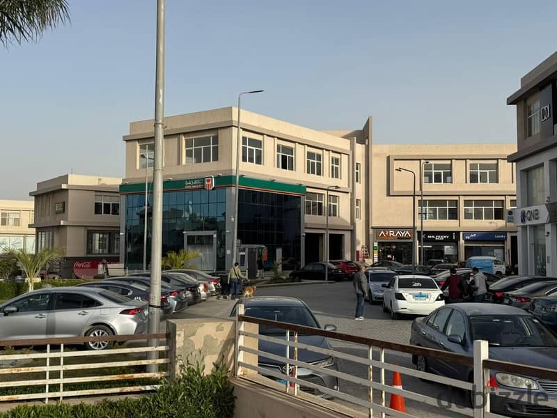 محل واجهه للبيع استلام فوري في الكارما 4 الشيخ زايد بالقرب من بيفيرلي هيلز 0