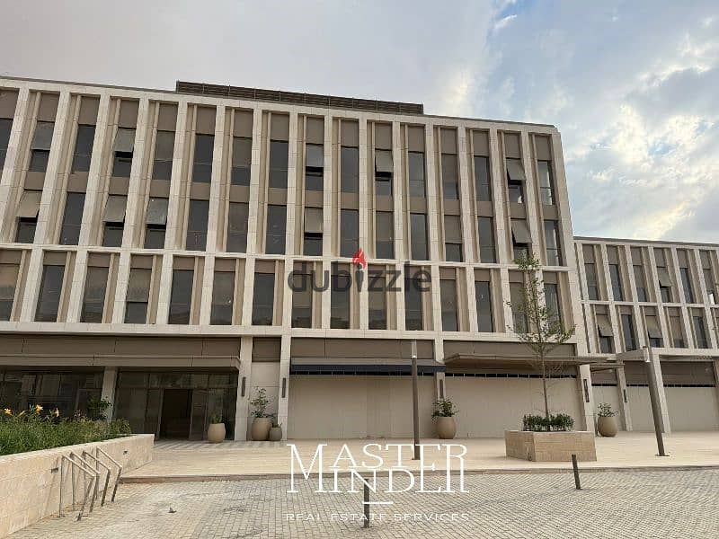 عياده مميز للبيع بمساحه كبيره على اقساط حتى 2029 فى ميفيدا 0