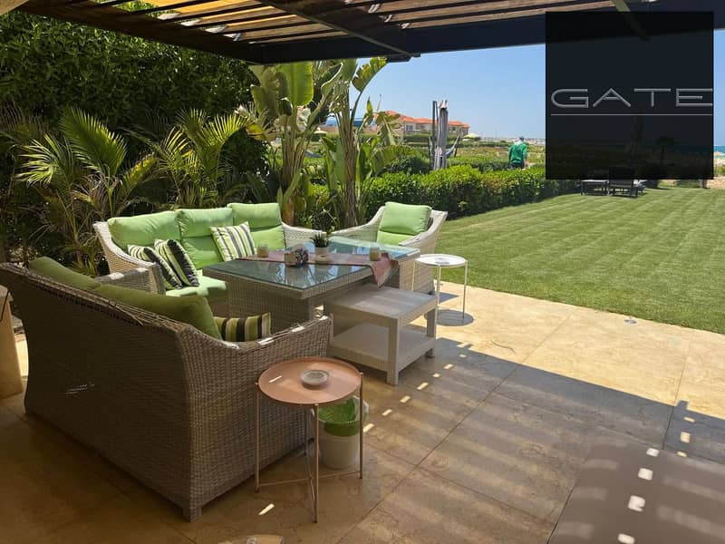 فيلا مستقلة صف أول للبيع في تلال الساحل بتشطيب كامل + الفرش كامل مساحة 280 متر مربع وحديقة خاصة 250 متر  تشطيب كامل مفروشة بالكامل 0