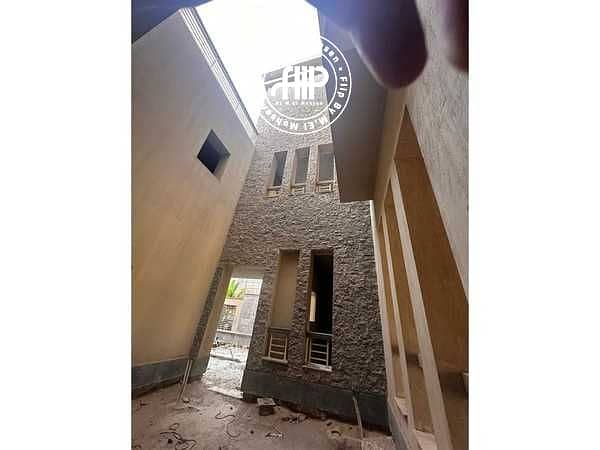 بارك فيلا حصرية للبيع بإطلالة على المياه والجولف 628 متر 0