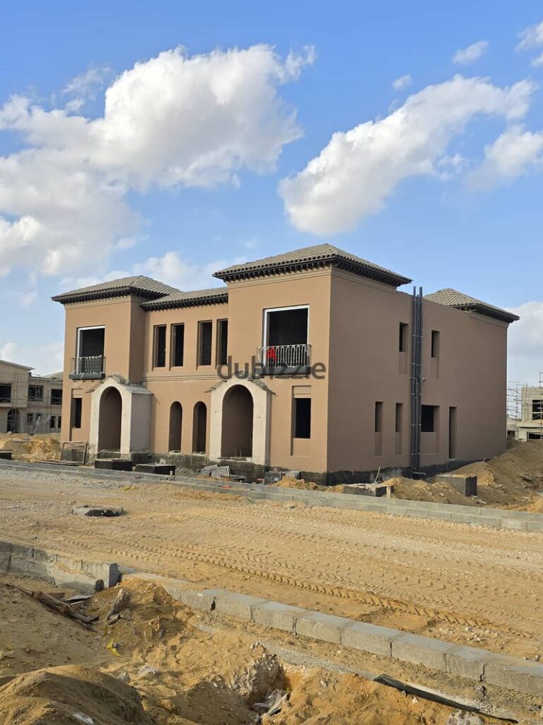 توين هاوس 270م إعادة بيع لوكيشن مميز جدا استلام Q1/2026 فيلدج ويست الشيخ زايد 0