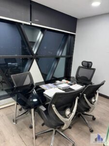 مكتب متشطب و مفروش للايجار على التسعين الشمالى مباشرة – كايرو بزنس بلازا 240,000 ج.م