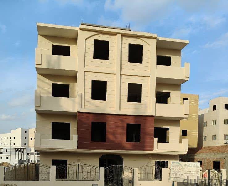 بالمتميز ناصية وتطل علي أكبر حديقة بالمتميز وشارع رئيسي من المالك أصيل 0