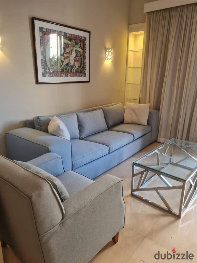 شقه ستديو مفروش أرضى بجاردن فى فيلدج جيت كمبوند بالم هيلز بجوار الجامعة الامريكية 0