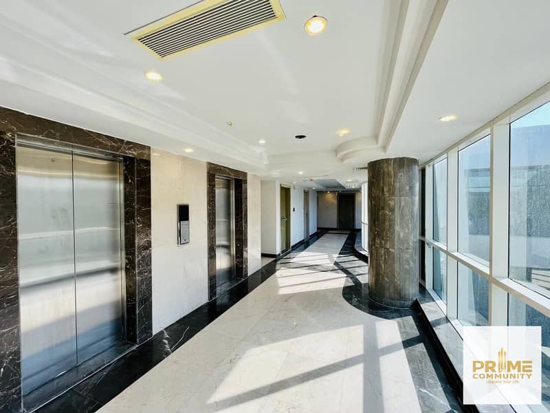 مكتب للإيجار  التجمع الخامس  ش التسعين الشمالي  المكتب يطل على التسعين مباشر 129 متر الدور السادس في مول بيزنس بلس Business Plus Mall 0