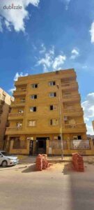 شقة للبيع تاني نمرة من شارع النوادي ودقيقة لميدان سوديك 3,500,000 ج.م