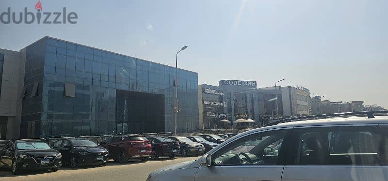 مبني إداري / مول تجاري في شارع البنوك برخصه تجاري للبيع من اامالك 0