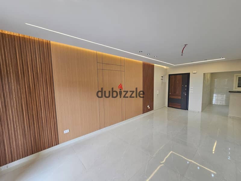 شقة دور ثاني 165م²، 3 غرف، 2 حمام، ريسبشن واسع، تشطيب ممتاز وديكورات عصرية، موقع مميز قريب من الخدمات. 0