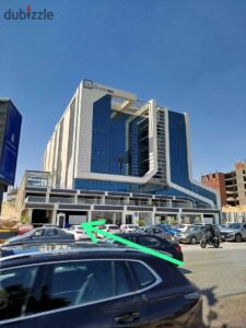 معرض سيارات للايجار في التجمع الخامس علي التسعين الشمالي مباشرة امام مكسيم مول . 624,000 ج.م