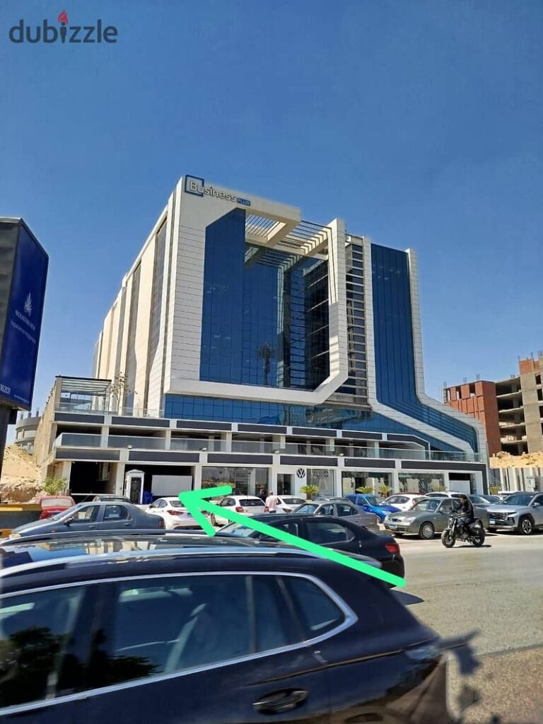 معرض سيارات للايجار في التجمع الخامس علي التسعين الشمالي مباشرة امام مكسيم مول . 0