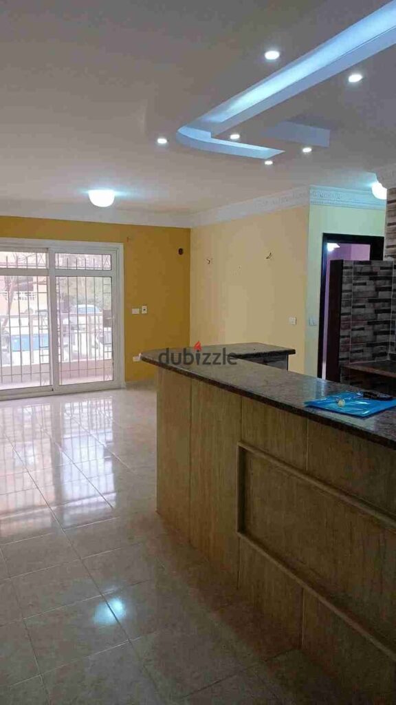 ايجار82م ارضي بدون حديقة تشطيبات خاصة موقع مميز 0