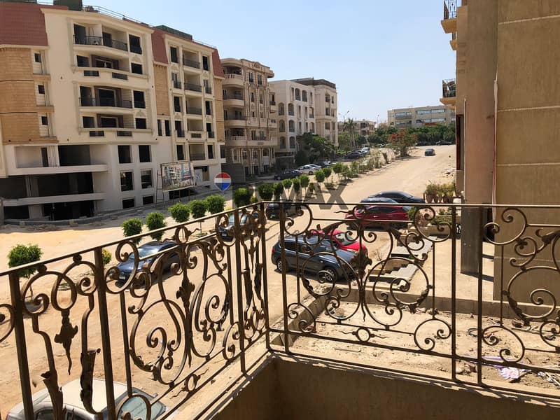 للبيع شقة لقطة في شيراتون بموقع متميز 0